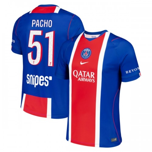 Maglia Paris Saint Germain Pacho 51 Primo 2026-27 Maniche Corte - Uomo Maglia Paris Saint Germain Pacho 51 Primo 2026-27 Maniche Corte - Uomo