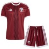 Divisa Qatar Primo Mondiali 2026 Maniche Corte - Bambino Divisa Qatar Primo Mondiali 2026 Maniche Corte - Bambino