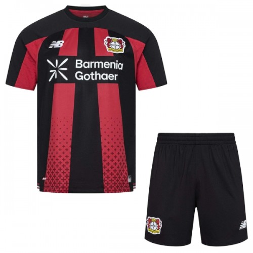 Divisa Bayer 04 Leverkusen Primo 2026-27 Maniche Corte - Bambino Divisa Bayer 04 Leverkusen Primo 2026-27 Maniche Corte - Bambino