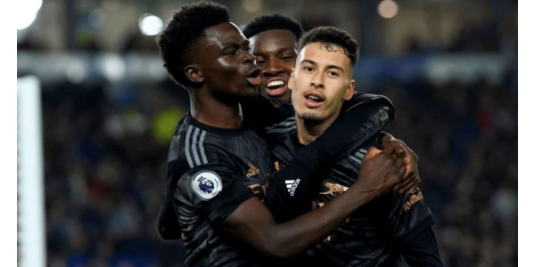 Arsenal - Brighton 4-2 guidano la classifica di 7 punti