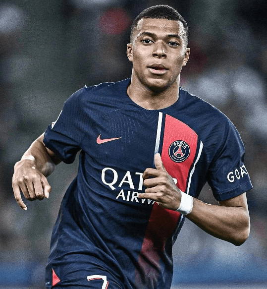 Mbappe segna una doppietta mentre il Paris Saint-Germain avanza ai quarti di finale di Champions League