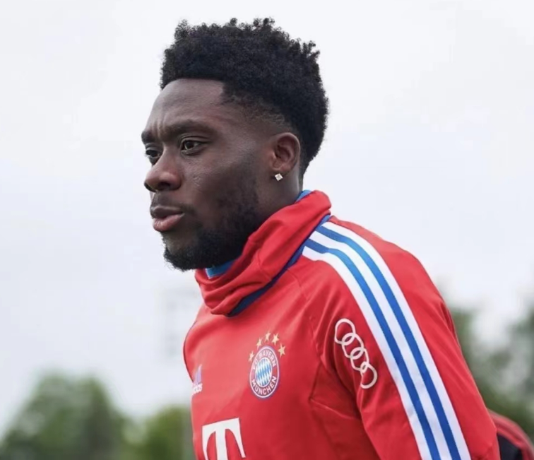 Alphonso Davies non ha fiducia nel futuro del Bayern, rifiuta di rinnovare il contratto