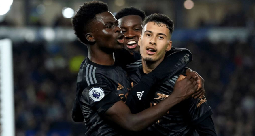Arsenal - Brighton 4-2 guidano la classifica di 7 punti