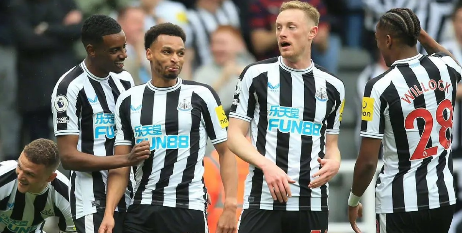 Il Newcastle ha battuto il Tottenham 6-1