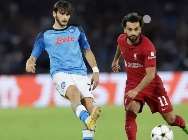 Liverpool-Napoli 2-0, 5 vittorie consecutive non portano il primo posto nel girone