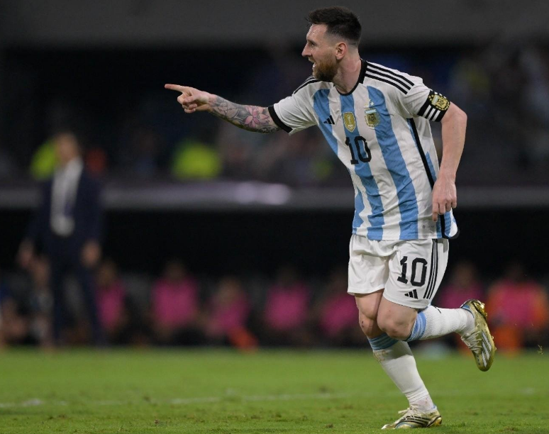 Tripletta di Messi, la nazionale sfonda 100 gol
